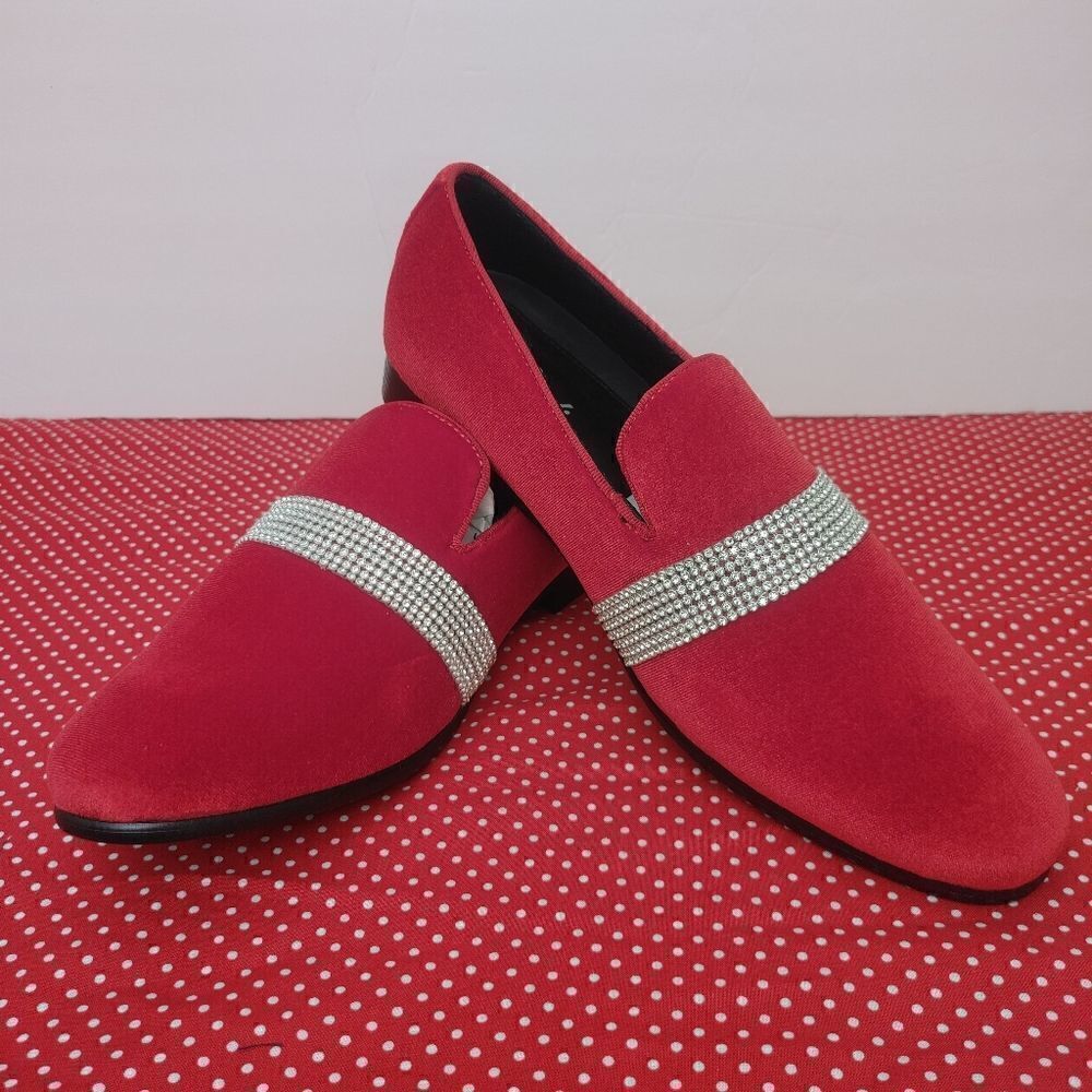 MEN'S AMALI VELVET SMOKER WITH RHINESTONE EMBELLISHED STRAP.